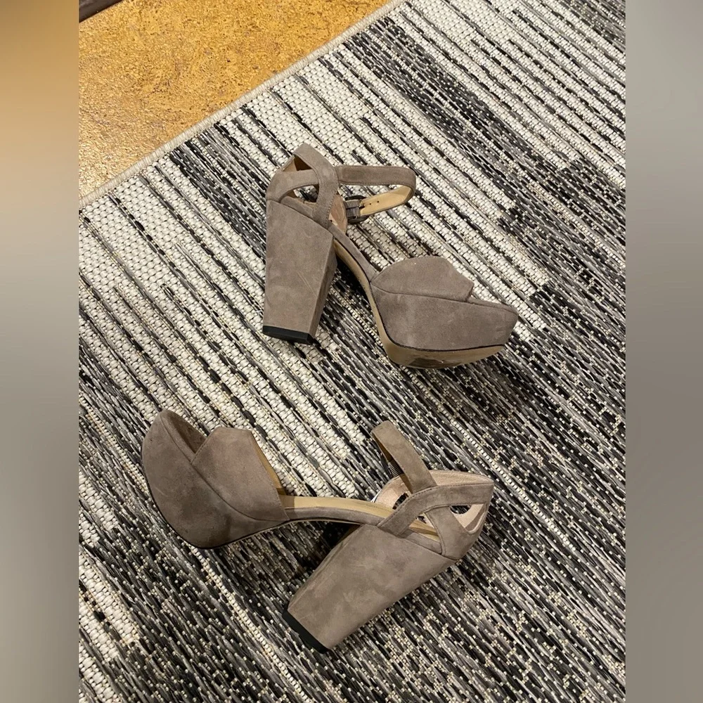 NWB Via Spiga Vanita Light Grey Suede Platform Sandals 7
